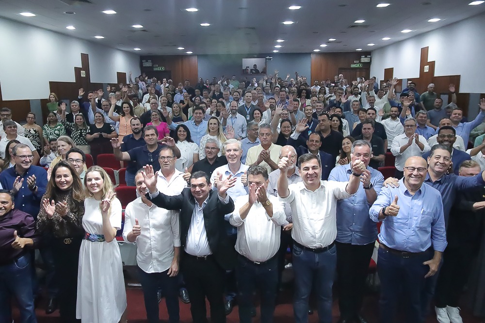 Prefeitos do Norte Pioneiro participam de evento de novos gestores